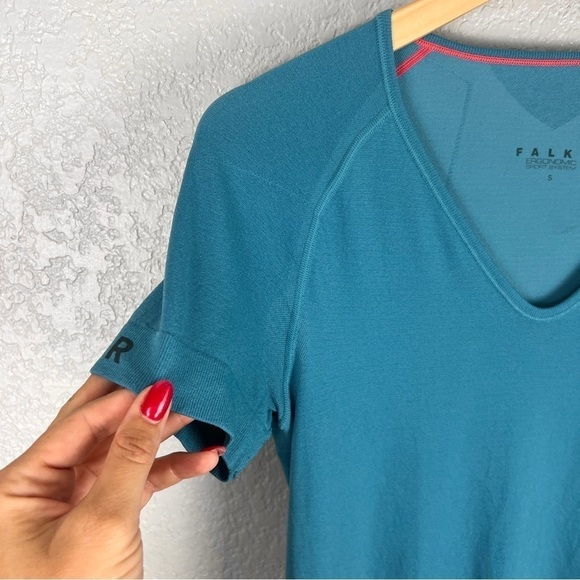 Falke Performance Top, Sky Blue - EUC, Lightweight, Layer, V-Neck, Short Sleeve - Picture 5 of 8
